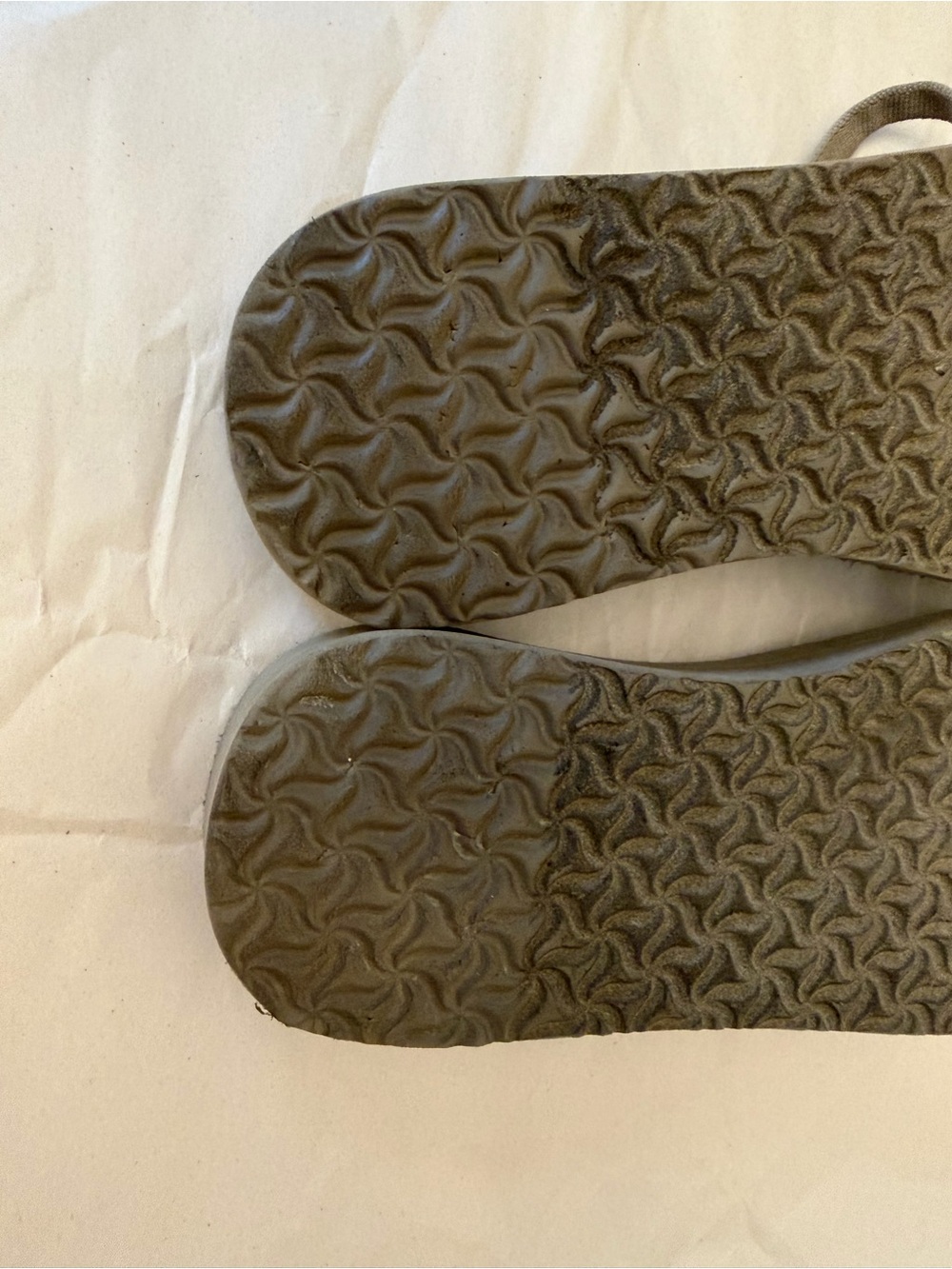 Teva OlowahuWomen’s Taupe Brown Strappy Flip Flop Sandals Sz 8 - Picture 7 of 12